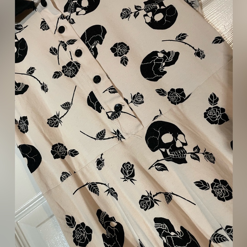 Skull & Roses Dress - Picture 2 of 3